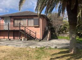 WAGU BEACH HOUSE Japonica, Hotel in Shima