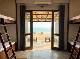 Trinco Beach Bunks, hotel i Trincomalee