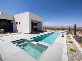 White Casita by Fieldtrip - Modern w Pool Spa, hotel en Joshua Tree