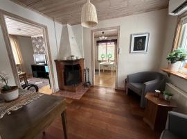 Lillhuset โรงแรมในJärbo