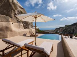 Litheos Santorini Luxury Cave Suites, Hotel in Vourvoulos