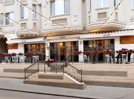 One or Two bright bedrooms apartments with an in house restaurant, отель в городе Кишинёв