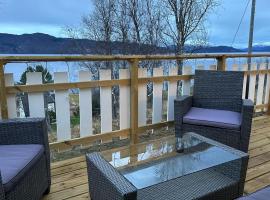 The Yellow House - Nordic Horn, hotel u gradu Brostadbotn