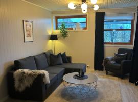 Leilighet nært til flyplass naturen og sentrum av Tromsø, hotelli Tromssassa