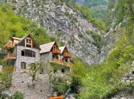 Te Konaku, Komani Lake