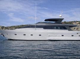 Yacht FALCON FIVE, hotel u Cannesu
