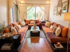 L'Art de Vivre Cosy avec Terrasse et Piscine