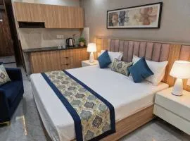 Hotel Premium Sadhana Near Char Dham Mandir Most Luxury Rooms With Balcony !!! Best Place For Stay In Vrindavan