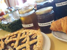 Guesthouse La Locanda - Comfy Rooms & Local Food, hotell i Porto San Paolo