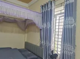 Phòng giường lớn có cửa sổ, cách chợ 500m