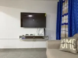 Deanery Apartments - Pool Access - Fully AC - 24hrs Security - 20mins Airport