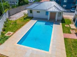 Deanery Apartments - Pool Access - Fully AC - 24hrs Security - 20mins Airport