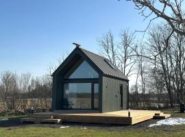 GreenCabin - Modern tiny house in Saaremaa, hotel din Pamma
