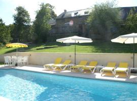 Spacious holiday home in Sussac with pool: Châteauneuf-la-Forêt şehrinde bir kiralık tatil yeri