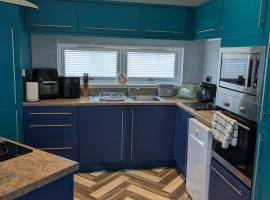 Unique 2 bed lodge lyons Robinhood, viešbutis mieste Rilis