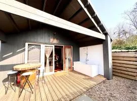 New cozy chalet and private garden with sauna and outdoor bath near Amsterdam