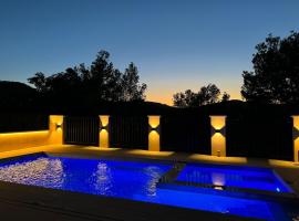 Villa Venecia Pool Spa heated pool 25 min BCN, Hotel in Vallirana