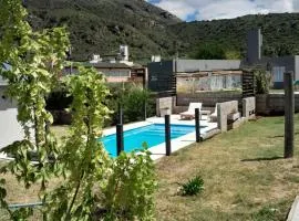Casa con piscina y vistas a las sierras en Potrero de los Funes- Casa Sawa
