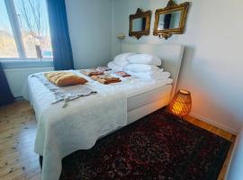 Central 2-rumslägenhet nära Centralstationen, Hotel in Umeå