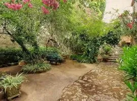 Fairy Tales Garden With private Parking