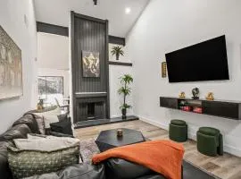 The Orange Door - Unit B - Travis Heights Duplex