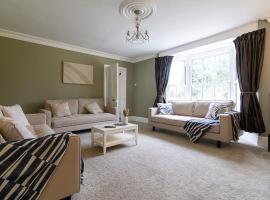 Boar House 8 Bedroom House Sleeps 15 with Parking – hotel w mieście Barwell