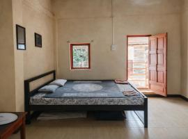 Parvati Niwas Homestay -5 Mins walking frm Revdanda Beach & Fort -Free Wifi, hotel ad Alibaug