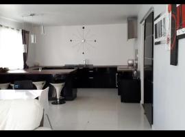 Porte de Paris, hotel a Saclay