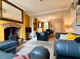 Smart & Comfortable 3-bedroom Victorian house, hotel u gradu Stalam