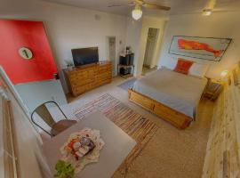 #1 Salish Queen Mokee Shared Kitchen Pets OK!, hotel v destinaci Bluff