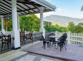 Villa Summer Hill Holiday Bungalow, hotel u gradu Pelmadulla