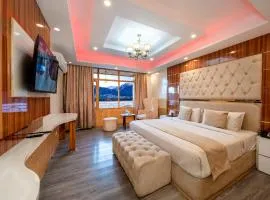 Hill Rver Resort Central heated and air cooled - Near Mall Road