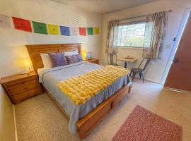 King Five Mokee Motel Pets OK Shared Kitchen, hotel di Bluff