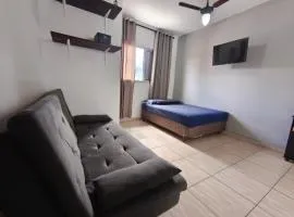 Centro de Bertioga, 3 min da Praia e Balsa, Próximo ao Pier e Prainha Branca, WiFi, Churrasqueira, Vaga, até 5 pessoas