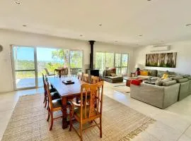 Shadforth Rise: Spacious, modern home, beautiful views, 4 mins to town