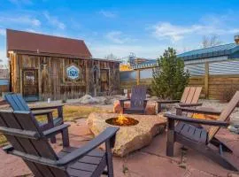 Timber & Tin E 2Bed 2Bath w Pool & Rooftop Deck