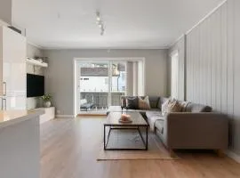 Bright and Modern 2-bed Apartment with parking, BBQ and more