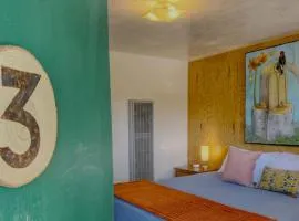 Birds - King Suite Pets ok, Shared Kitchen #3