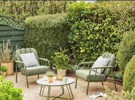 The Aetheria Heights by lake & woods, hotel a Mukteshwar