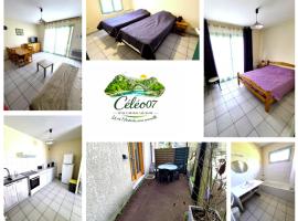 Gîtes Annexe Boullé Neyrac les Bains – hotel w mieście Meyras