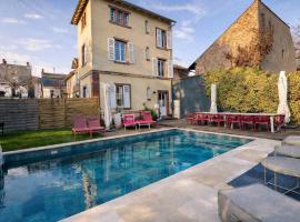 Villa Avril et Spa Gîte de luxe 15 personnes avec piscine chauffée toute l'année โรงแรมในซิลิสตาต์