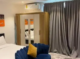 Nova Stays and Travels - Modern Stay with Private City Tours