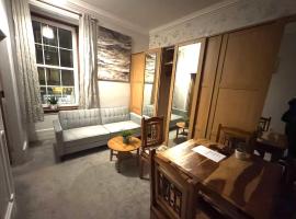 Meze hotel, hotel u gradu Pert