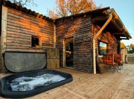 Cabane avec jacuzzi privatif séjour romantique en Provence, Hotel in Aups