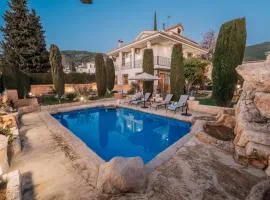 "The Chill Inn" Pool, Garden, BBQ & Chill areas