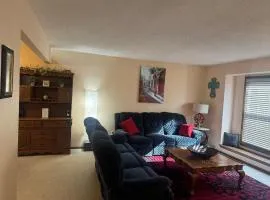 Soccer fans welcome! Cozy home in Kansas City area