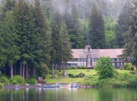 Lake Quinault Lodge: Quinault şehrinde bir dağ evi