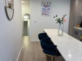 Executive 2 beds and 1 bath suit