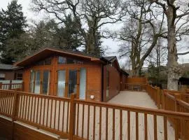 Luxury Hot Tub 3 Bedroom Lodge - Lake Windermere