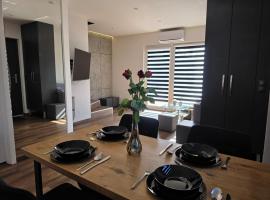 Luxury Apartments Bernardyńska Domek 1 , 2 Parking Free, hotel i Kielce